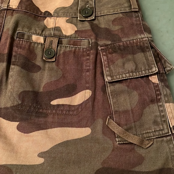 Mods International army print cargo skirt with 4 side pockets & 2 back pockets - Picture 7 of 9